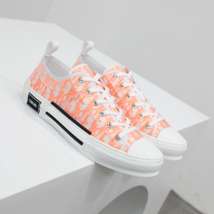 DR B23 OBLIQUE LOW TOP SNEAKER