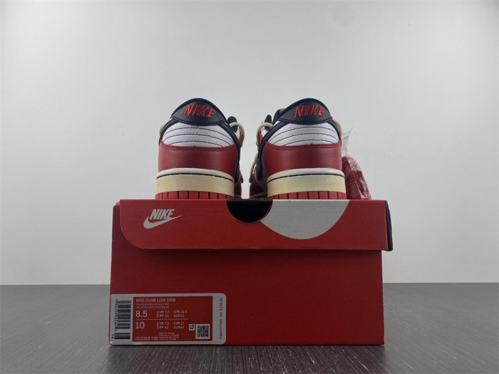 NIKE DUNK LOW EMB CHICAGO KNICKS