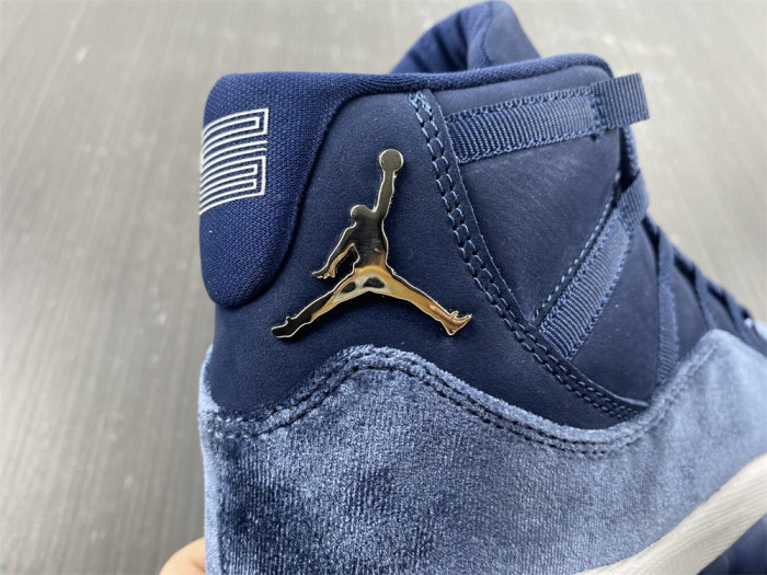Air Jordan 11 WMNS “Midnight Navy” AR0715-441