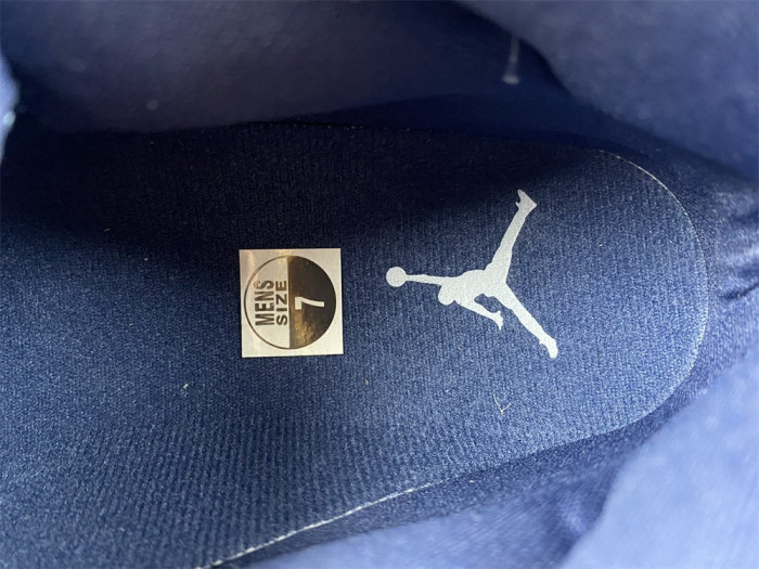 Air Jordan 11 WMNS “Midnight Navy” AR0715-441