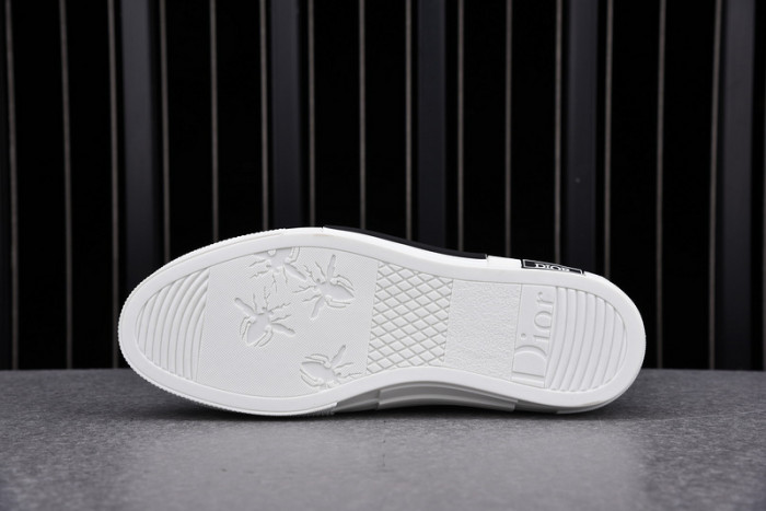 DR B23 OBLIQUE HIGH TOP SNEAKER