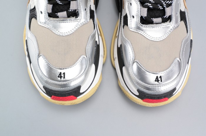 BL 17FW TRIPLE S 656686-W06G0-1001