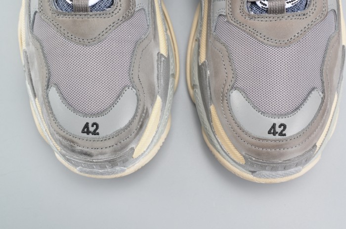 BL 17FW TRIPLE S WASHED SHOW SNEA GREY MENS AED2900
