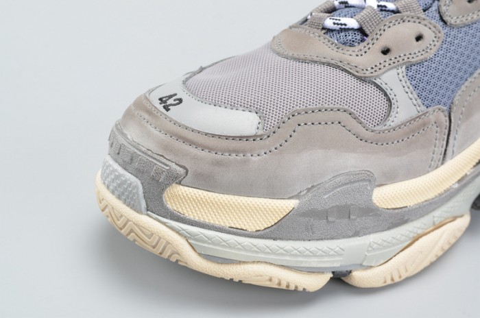 BL 17FW TRIPLE S WASHED SHOW SNEA GREY MENS AED2900