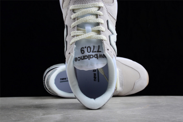 New Balance M7709CV *Caviar & Vodka*