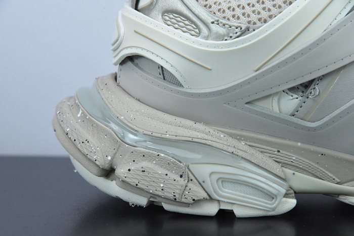 BC TRACK 542023 W3FE4 9697