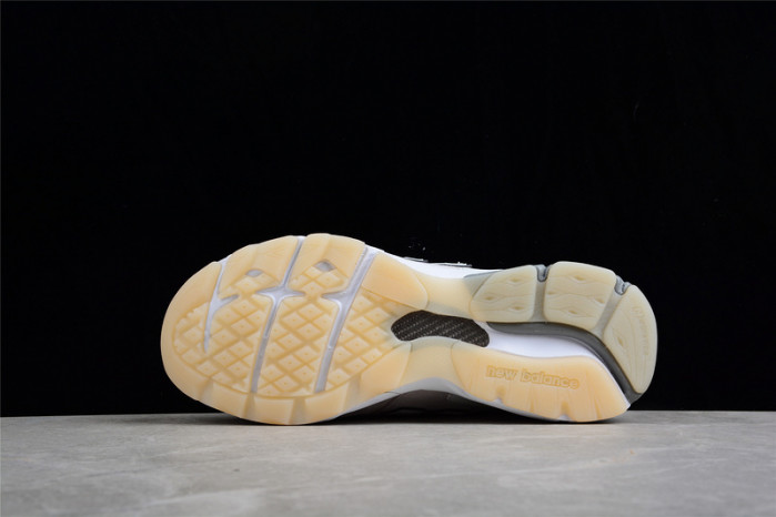 New Balance M7709CV *Caviar & Vodka*