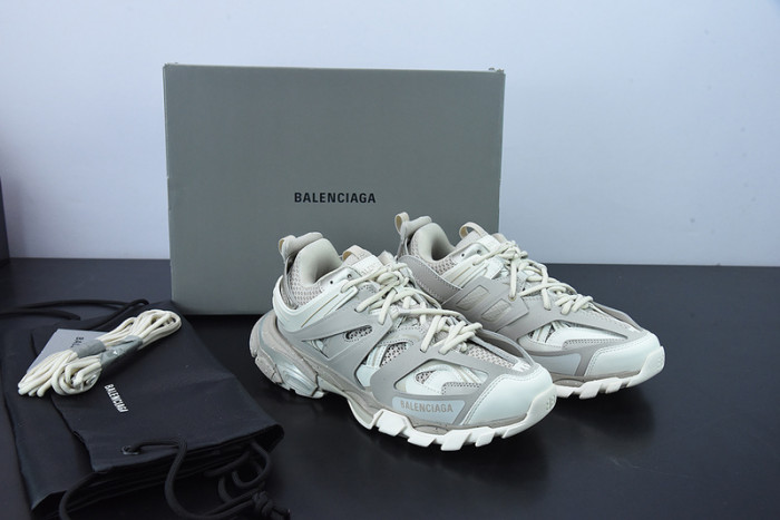 BC TRACK 542023 W3FE4 9697