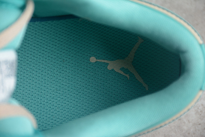 WMNS AIR JORDAN 1 LOW 