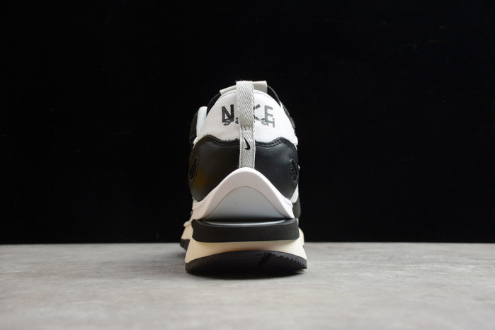 Nike Vaporwaffle sacai Black White - CV1363-001
