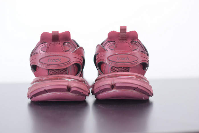 BC TRAINERS TRACK 2.0 542023 W2LA1 5504