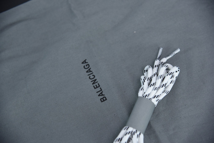 BL TRIPLE S TRAINERS