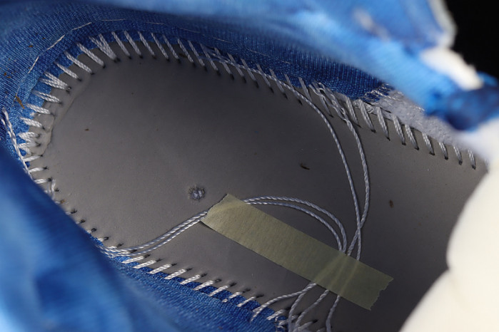 AIR JORDAN 1 WMNS MID SE 