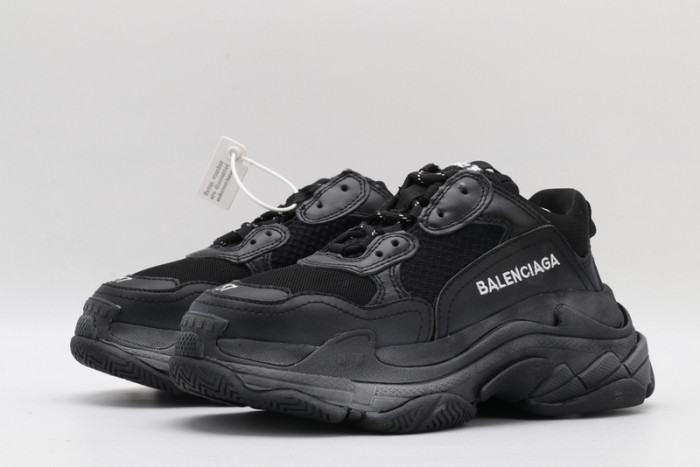 BL BLACK TRIPLE S TRAINER W06G01001