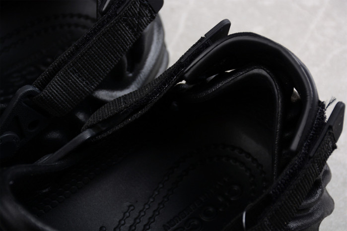 Cr*0*s pollex clog by salehe bembury black